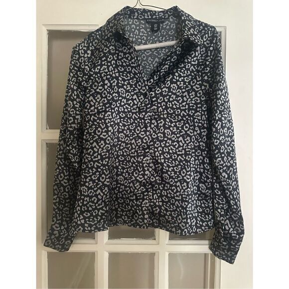 Sincerely Jules Satin Long Sleeve Animal Print Top Size small BNWOT - Picture 1 of 3